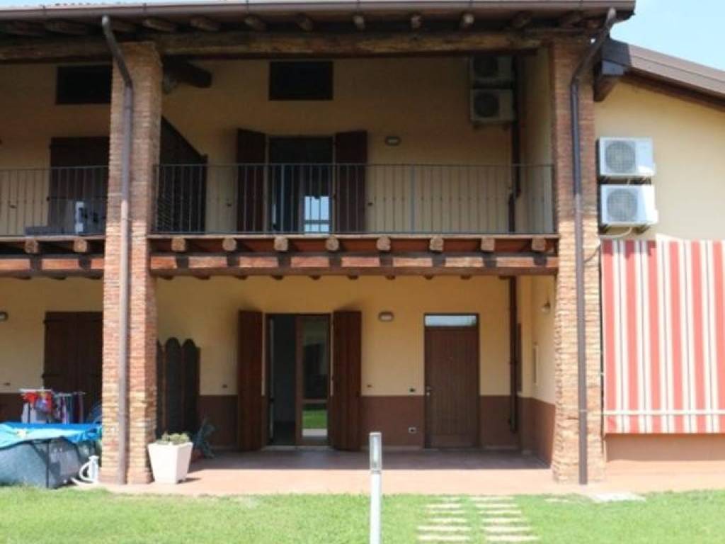 casa indipendente in affitto a Cazzago San Martino in zona Calino