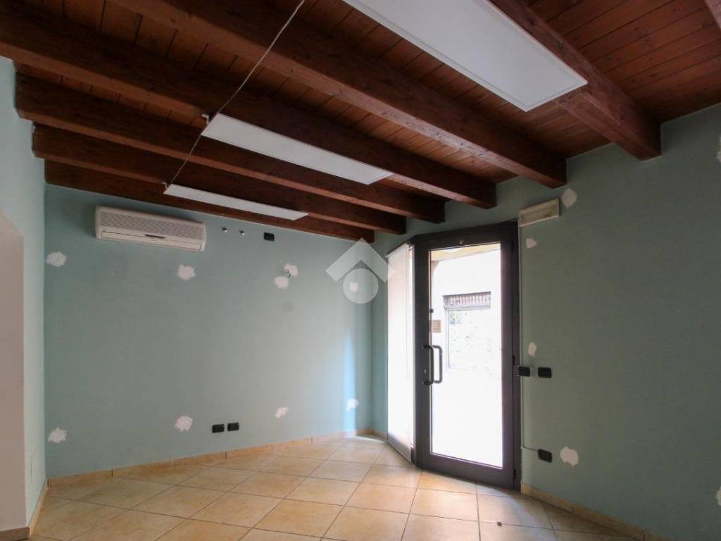 negozio in affitto a Chiari