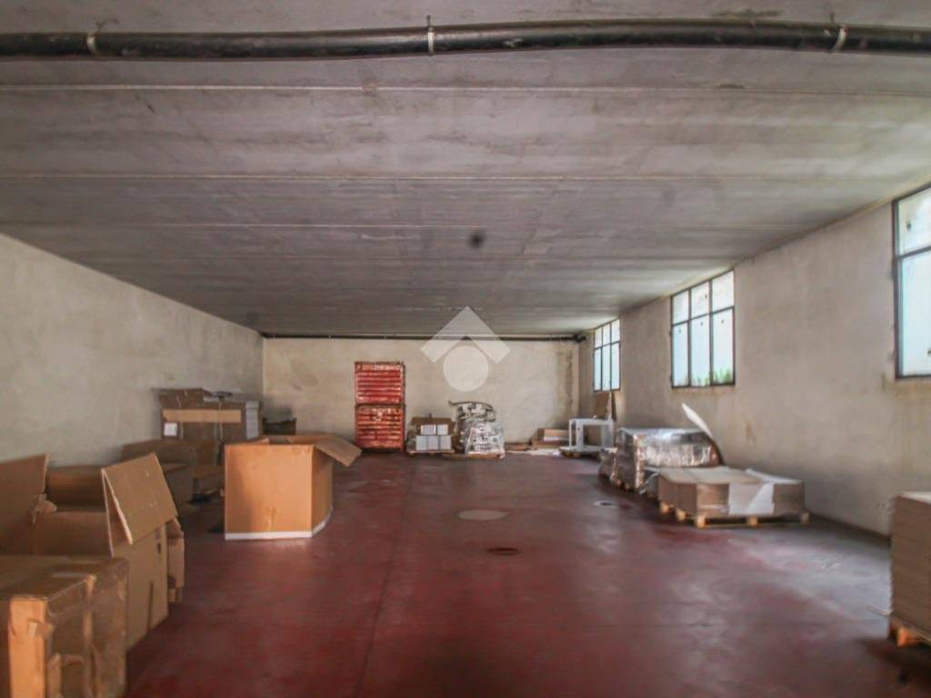 locale commerciale in affitto a Chiari