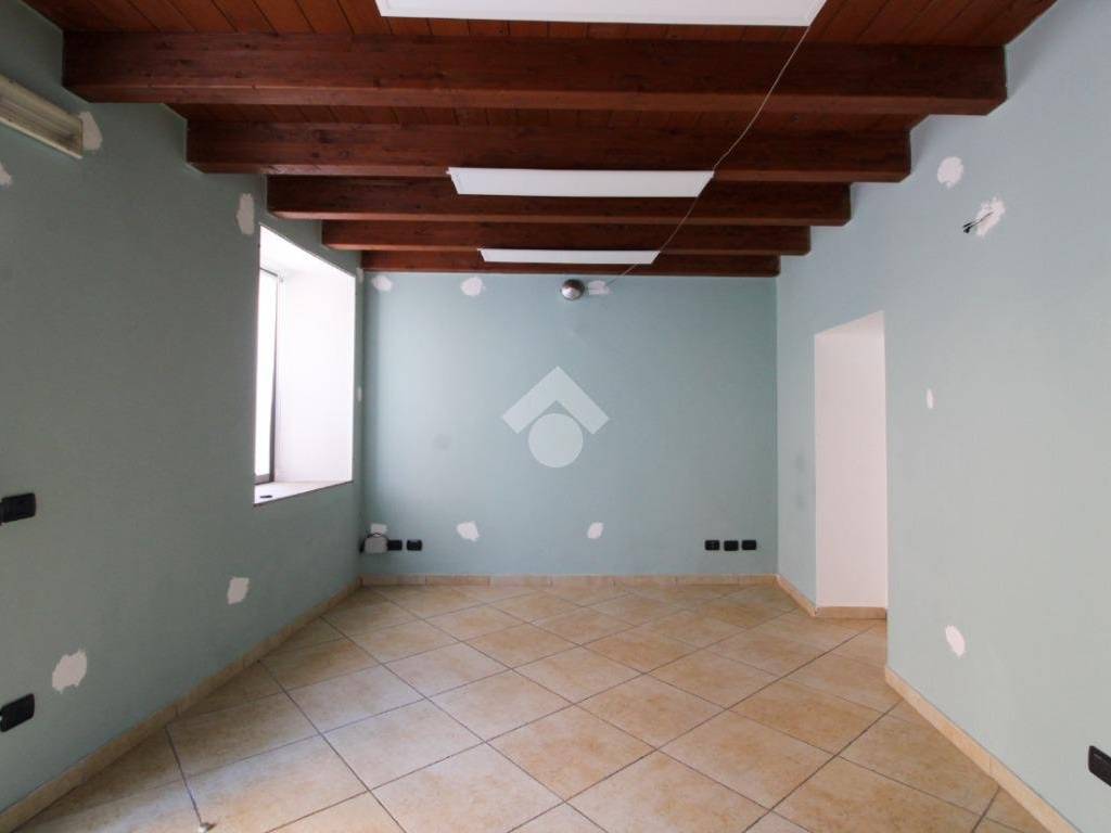 negozio in affitto a Chiari