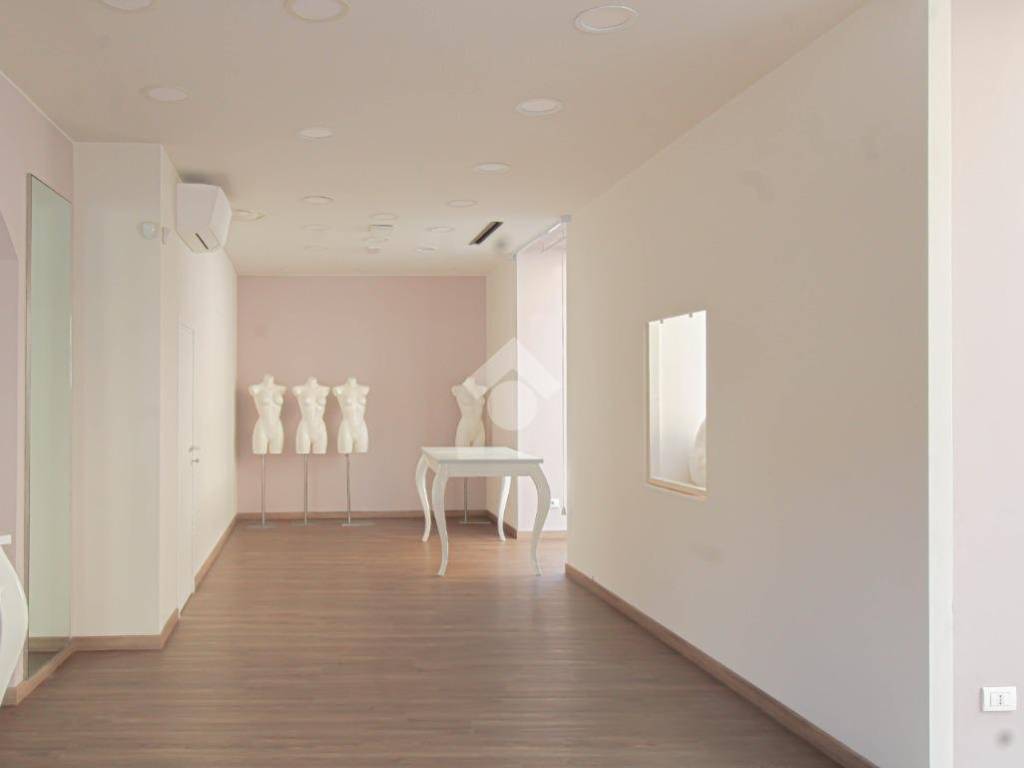 negozio in affitto a Chiari