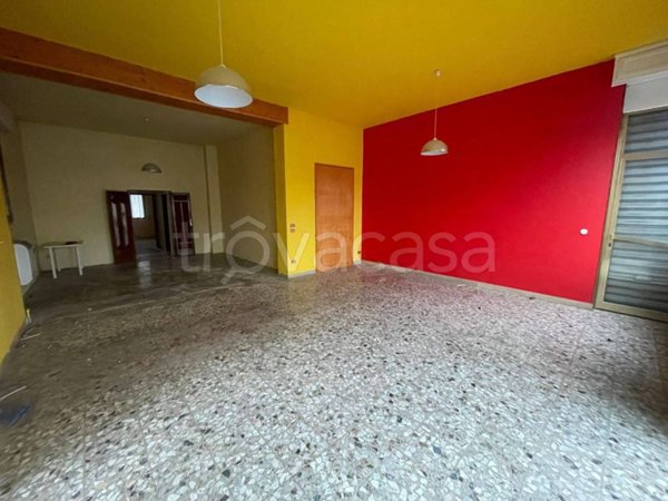 negozio in affitto a Chiari