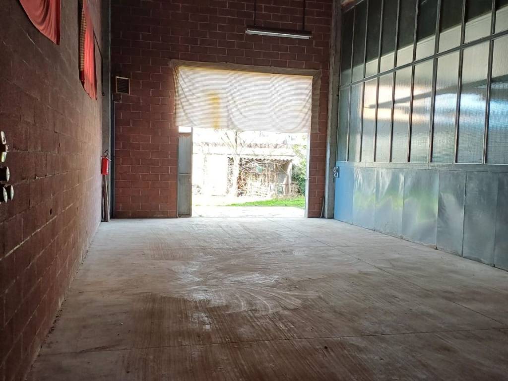 locale commerciale in affitto a Chiari