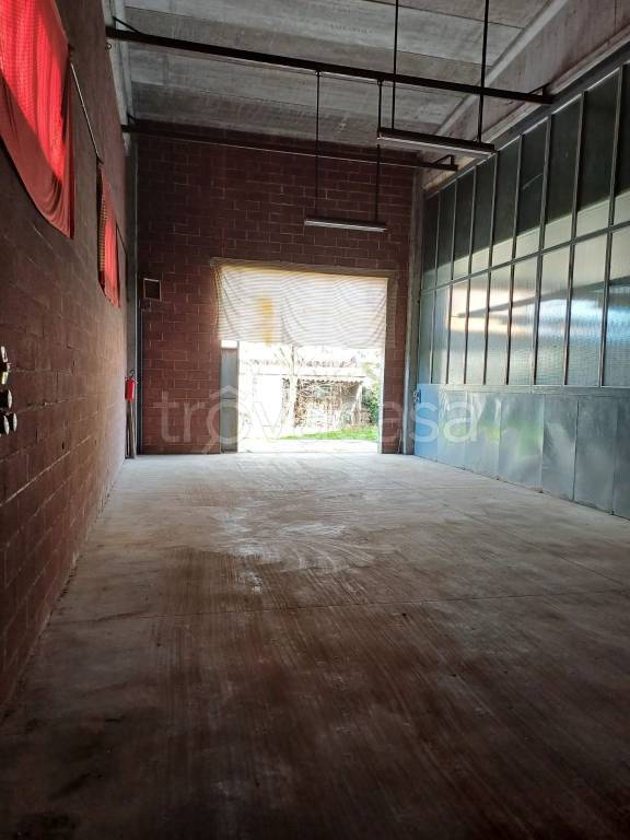 locale commerciale in affitto a Chiari