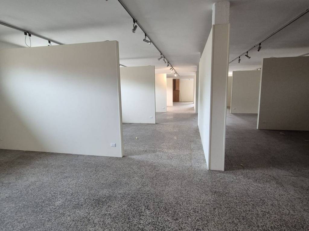 locale commerciale in affitto a Chiari