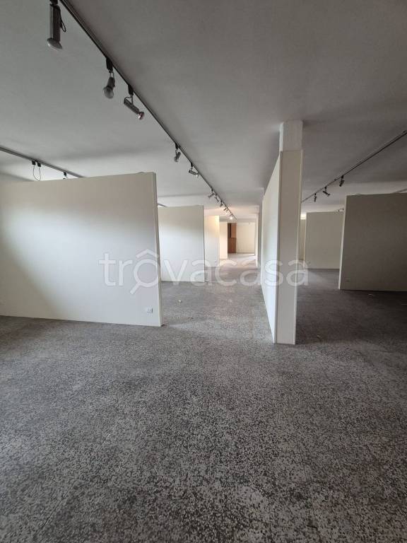 locale commerciale in affitto a Chiari