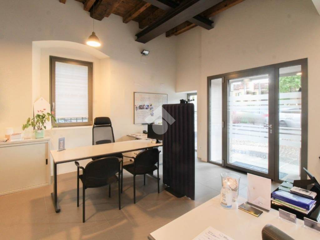 negozio in affitto a Chiari