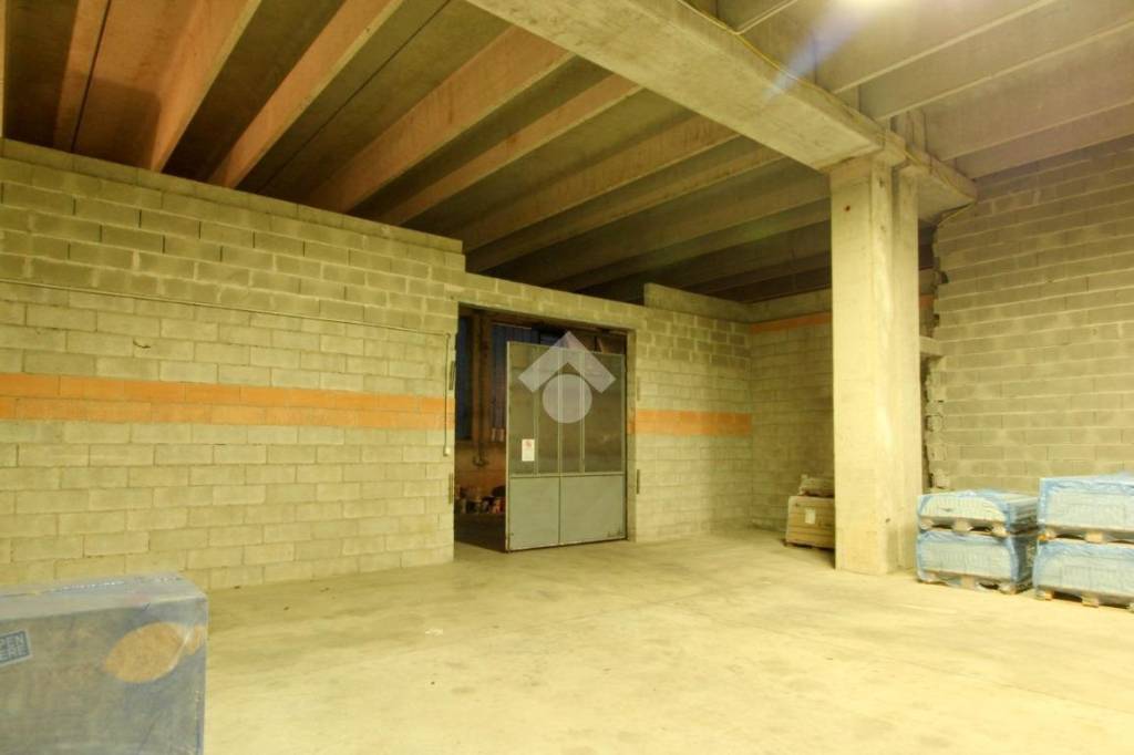 locale commerciale in affitto a Chiari