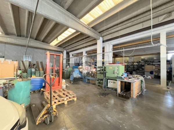 locale commerciale in affitto a Cologne