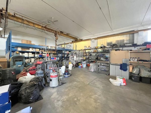 capannone in affitto a Cologne