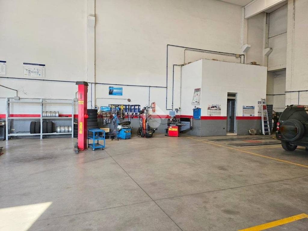 locale commerciale in affitto a Concesio
