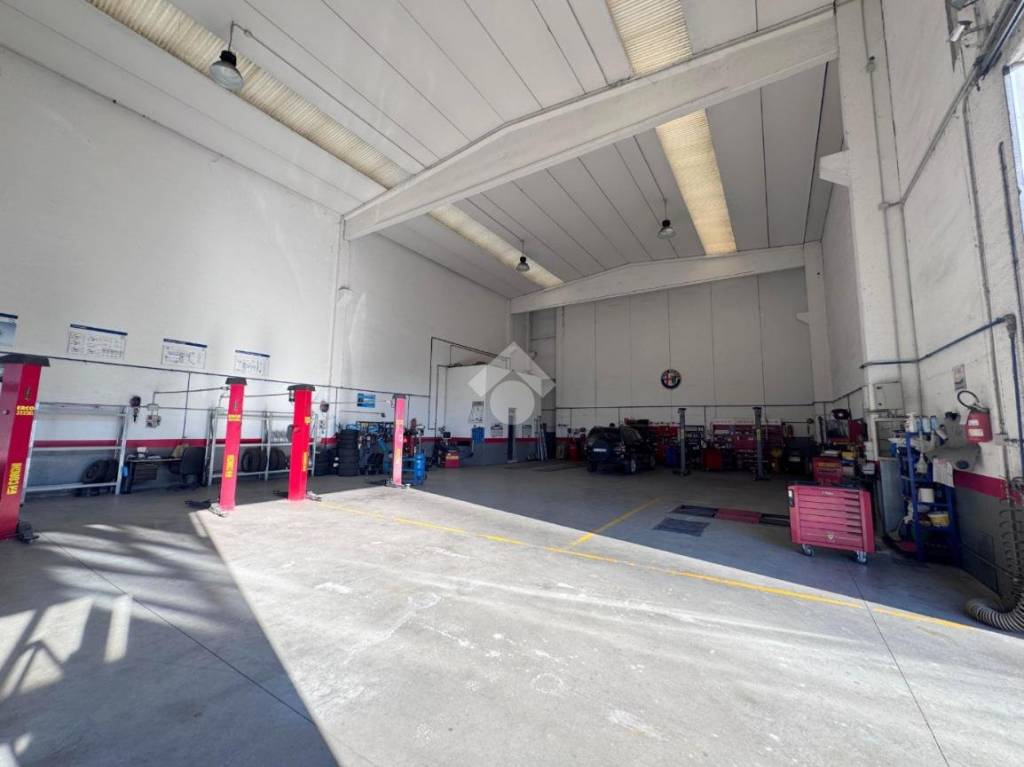 locale commerciale in affitto a Concesio