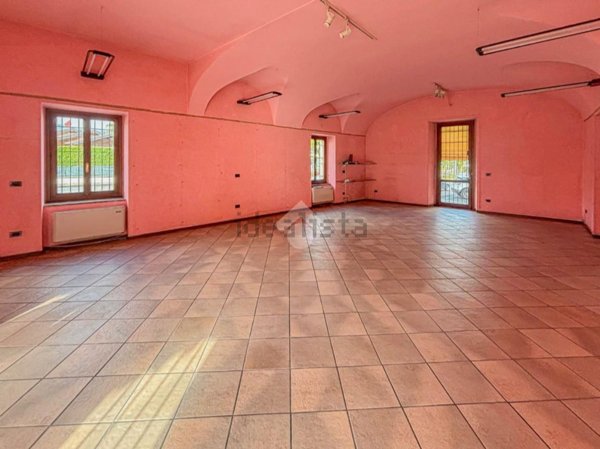 negozio in affitto a Corte Franca