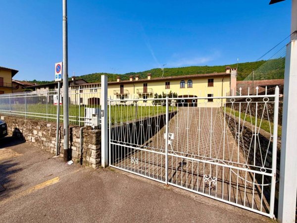 casa indipendente in affitto a Corte Franca in zona Colombaro