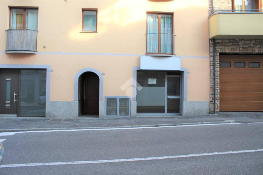 negozio in affitto a Darfo Boario Terme in zona Boario Terme