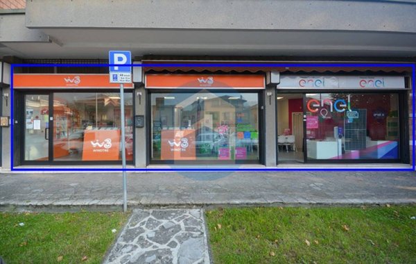 negozio in affitto a Darfo Boario Terme in zona Boario Terme