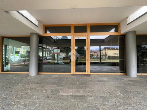negozio in affitto a Darfo Boario Terme in zona Boario Terme