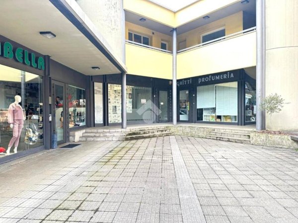 negozio in affitto a Darfo Boario Terme in zona Boario Terme