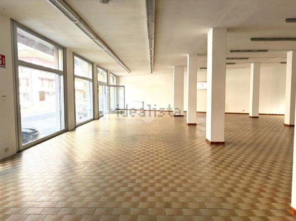 locale commerciale in affitto a Darfo Boario Terme