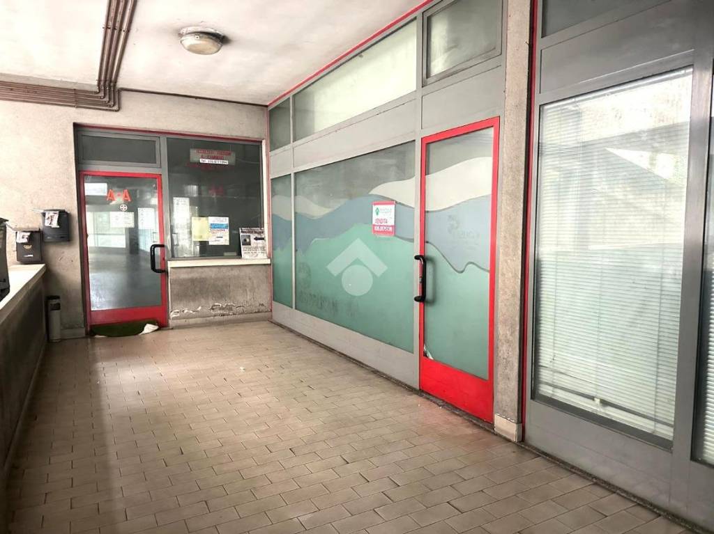 negozio in affitto a Darfo Boario Terme in zona Boario Terme