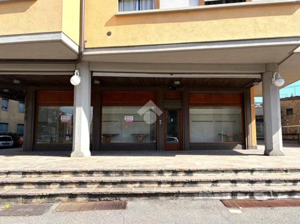 negozio in affitto a Darfo Boario Terme in zona Boario Terme