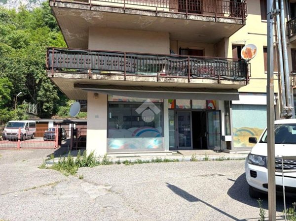 negozio in affitto a Darfo Boario Terme in zona Boario Terme