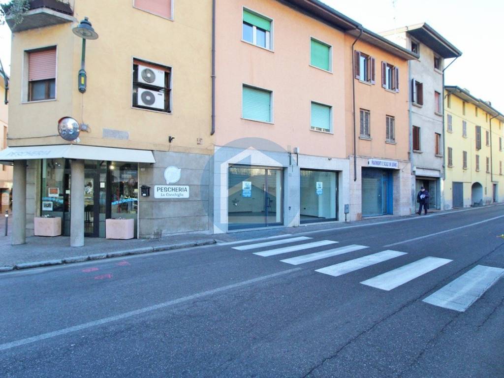 negozio in affitto a Darfo Boario Terme in zona Corna