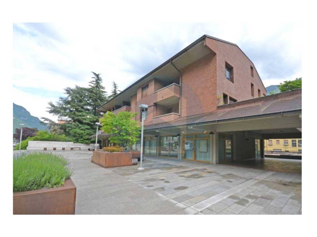 locale commerciale in affitto a Darfo Boario Terme in zona Boario Terme