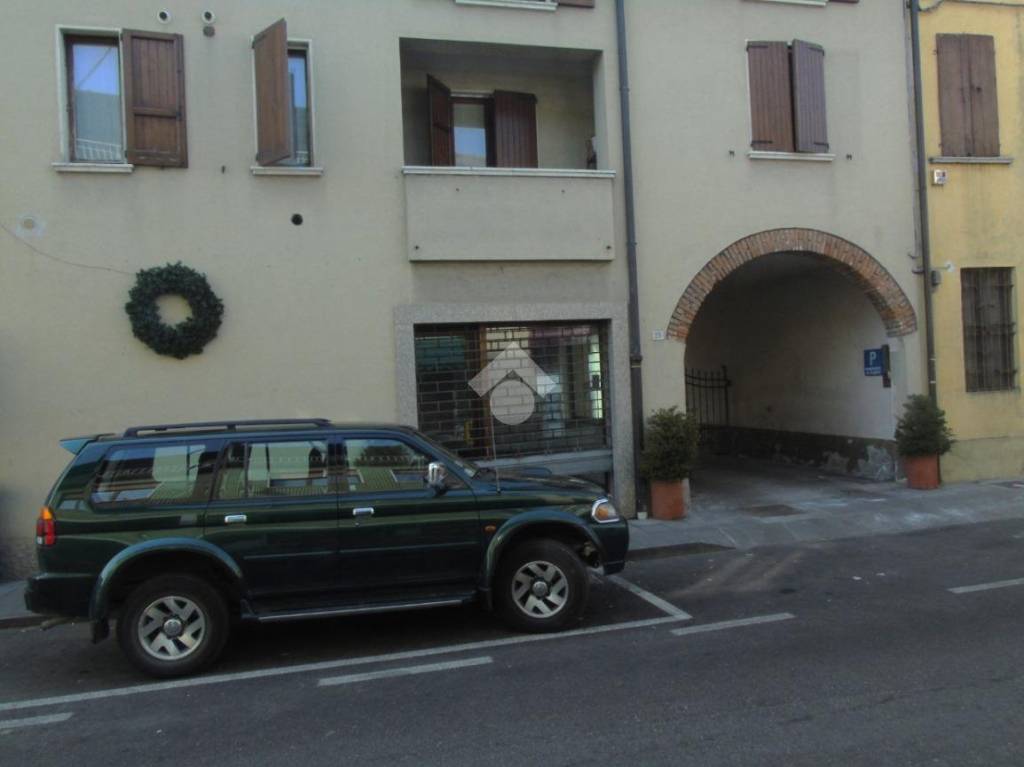 negozio in affitto a Dello