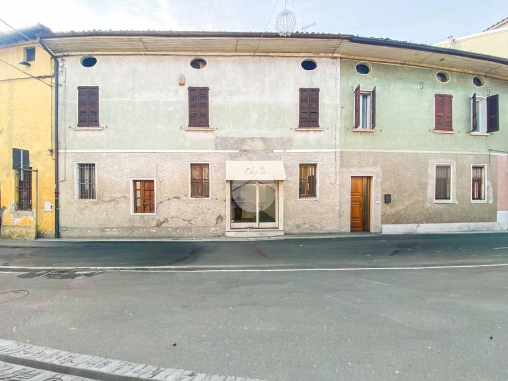 negozio in affitto a Dello