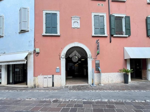 negozio in affitto a Desenzano del Garda