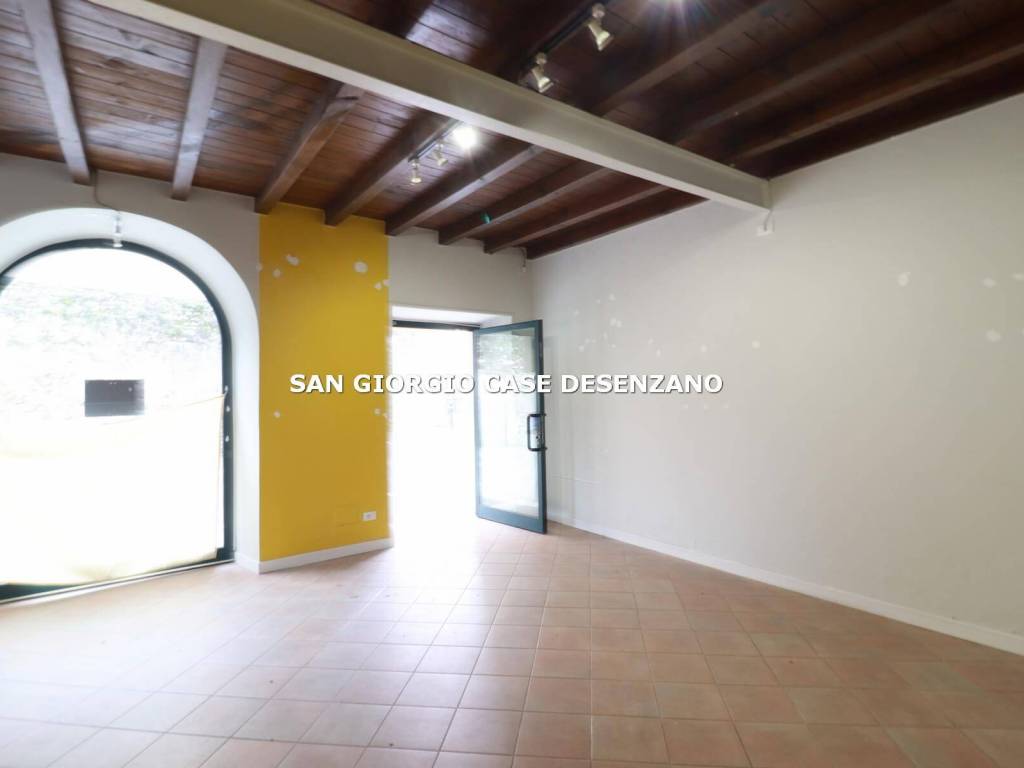 negozio in affitto a Desenzano del Garda
