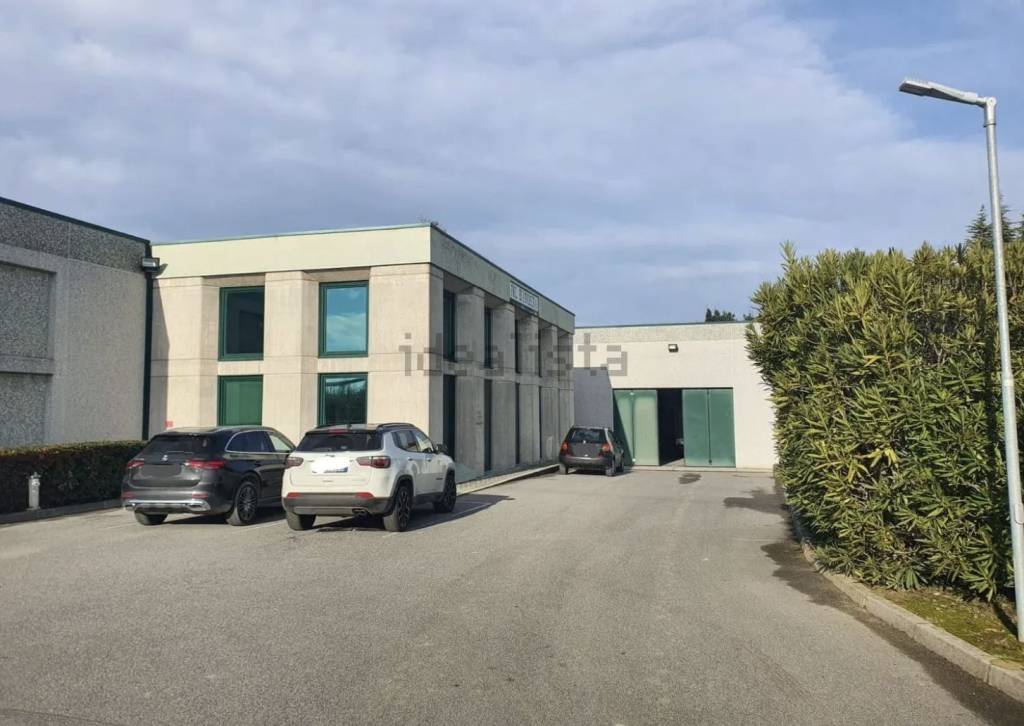 capannone in affitto a Desenzano del Garda in zona San Martino della Battaglia