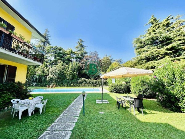 appartamento in affitto a Desenzano del Garda in zona Rivoltella