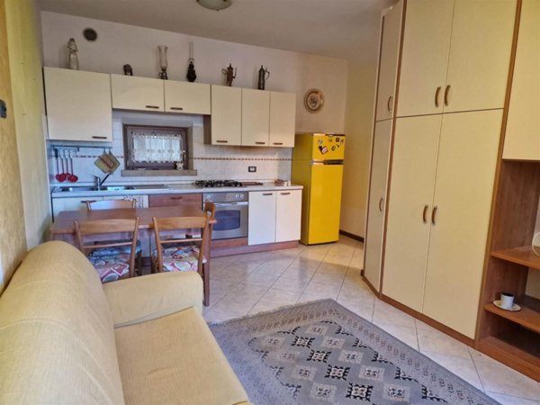 appartamento in affitto a Desenzano del Garda in zona Rivoltella
