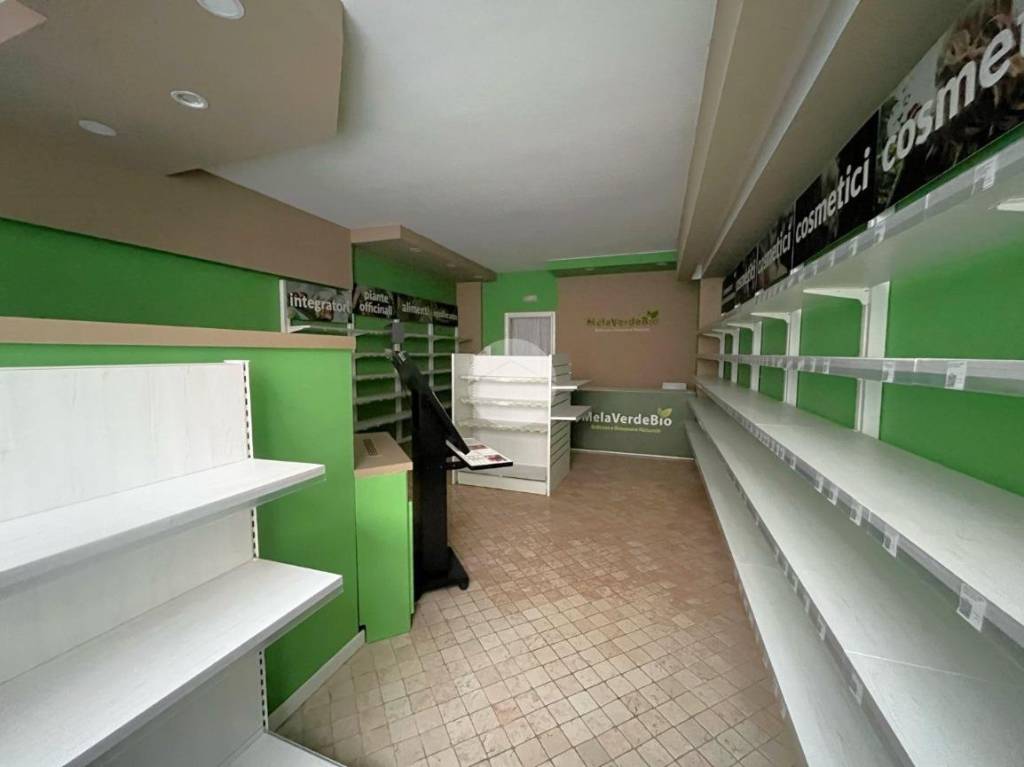 negozio in affitto a Desenzano del Garda
