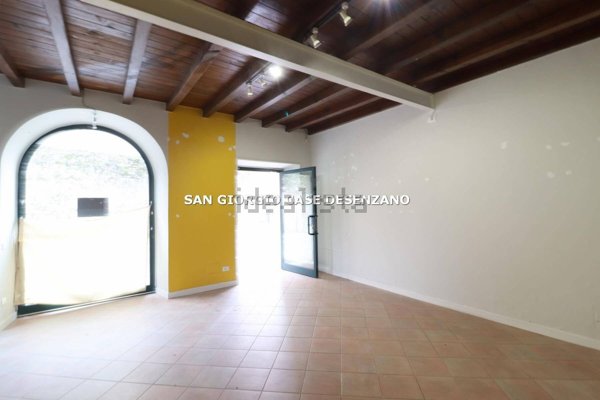locale commerciale in affitto a Desenzano del Garda