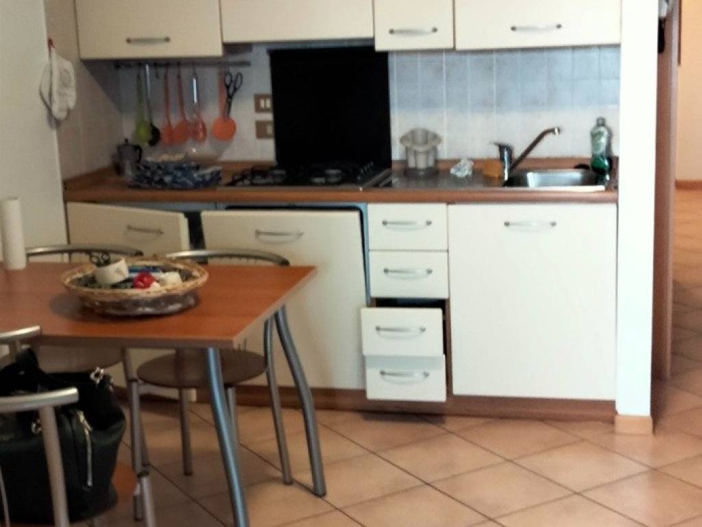 appartamento in affitto a Desenzano del Garda in zona Rivoltella