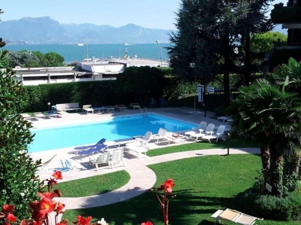 appartamento in affitto a Desenzano del Garda in zona Rivoltella