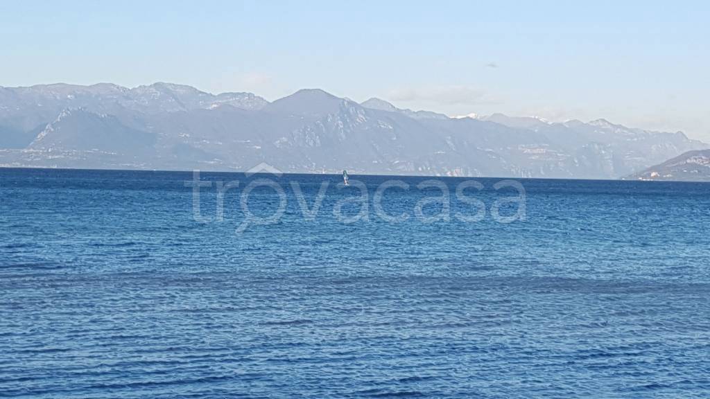 appartamento in affitto a Desenzano del Garda in zona Rivoltella