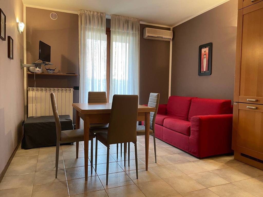 appartamento in affitto a Desenzano del Garda in zona Rivoltella