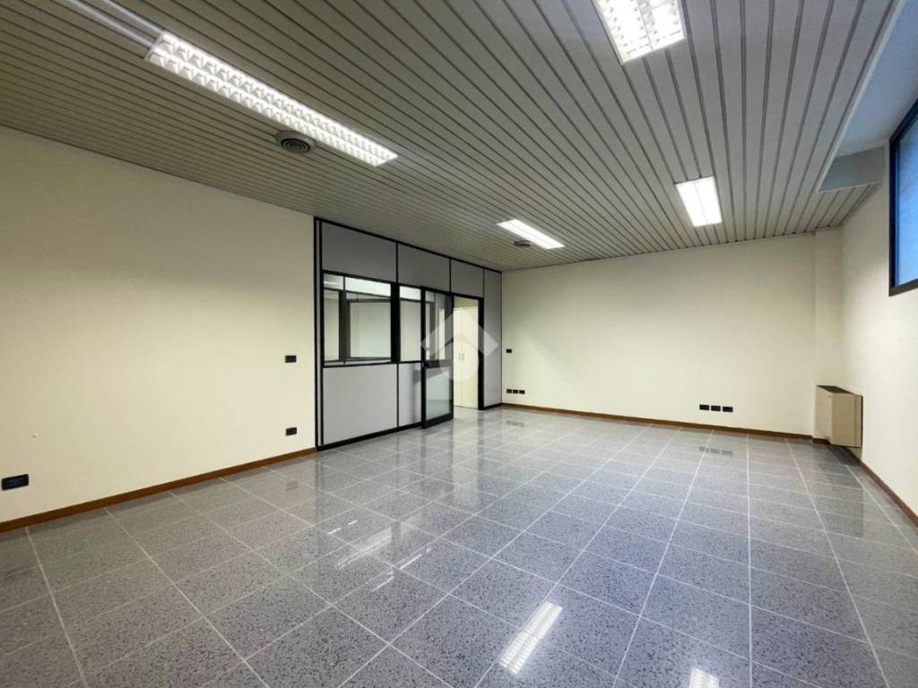 ufficio in affitto a Desenzano del Garda