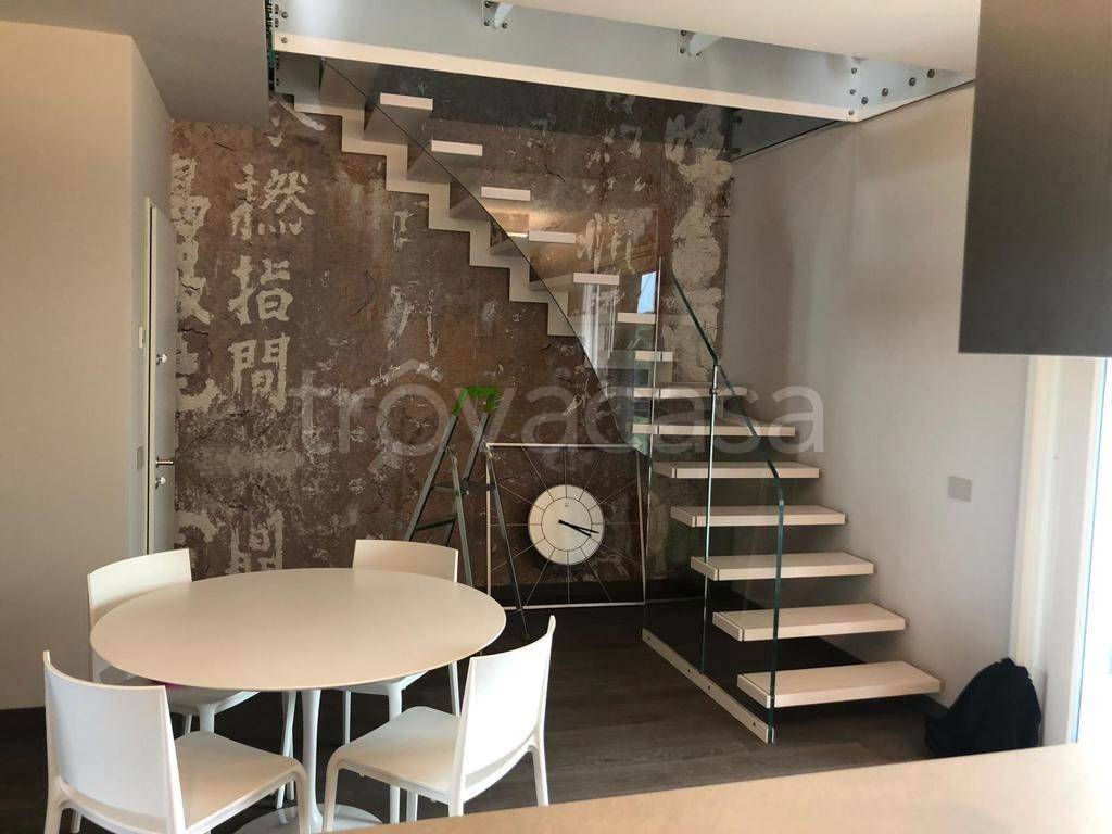 appartamento in affitto a Desenzano del Garda in zona Rivoltella