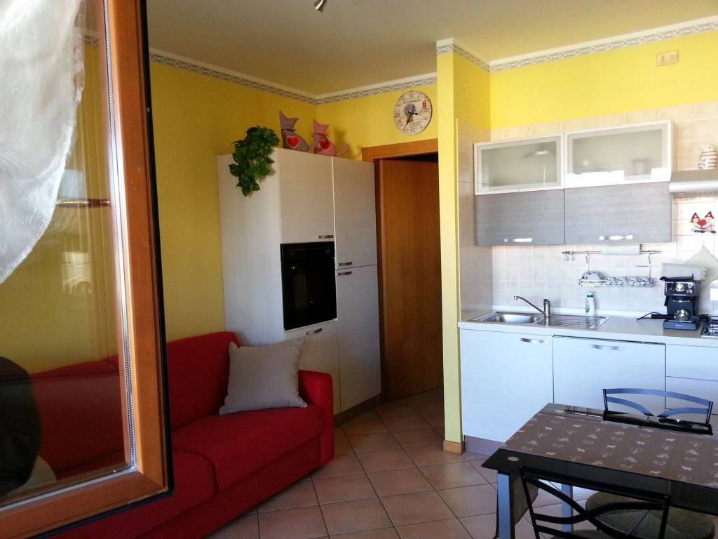 appartamento in affitto a Desenzano del Garda in zona Rivoltella