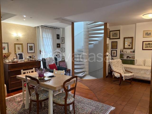casa indipendente in affitto a Desenzano del Garda in zona Rivoltella