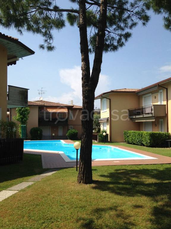 appartamento in affitto a Desenzano del Garda in zona Rivoltella