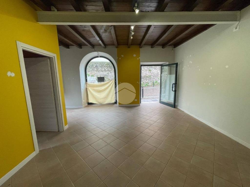 negozio in affitto a Desenzano del Garda