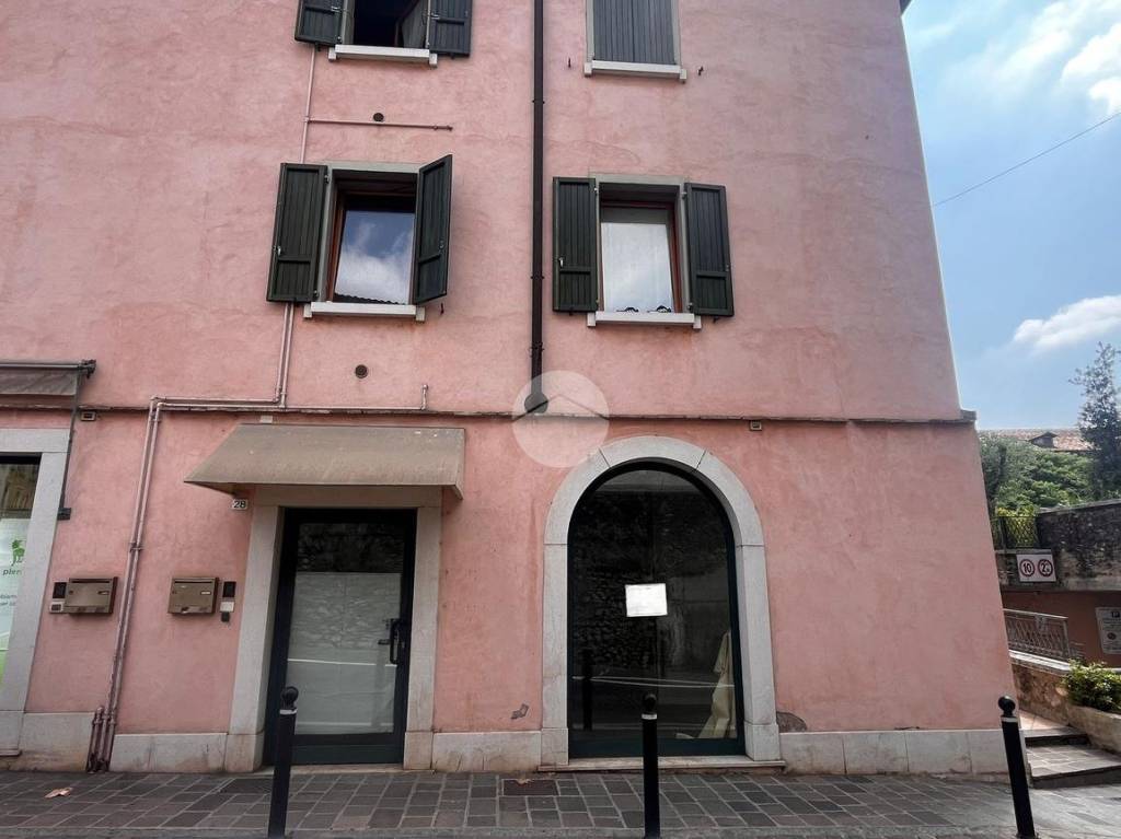 negozio in affitto a Desenzano del Garda