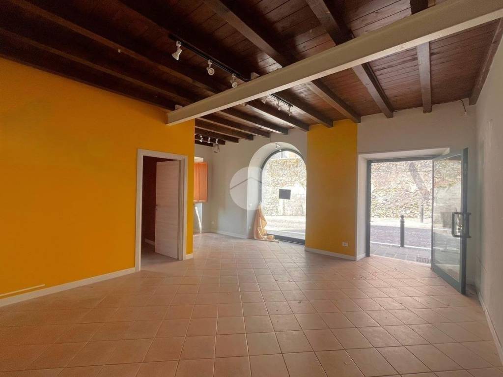 negozio in affitto a Desenzano del Garda