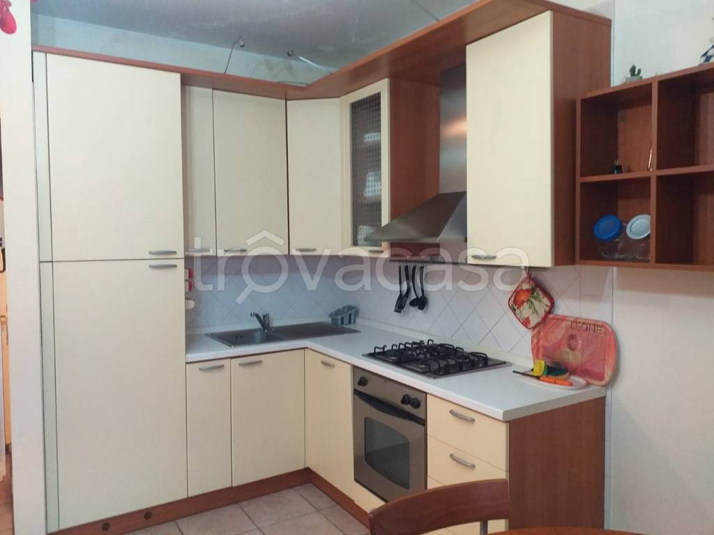 appartamento in affitto a Desenzano del Garda in zona Rivoltella